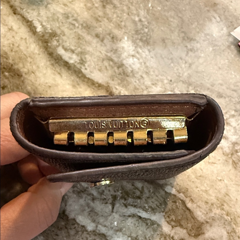 Louis Vuitton Classic Monogram Key Holder - Picture 9 of 12